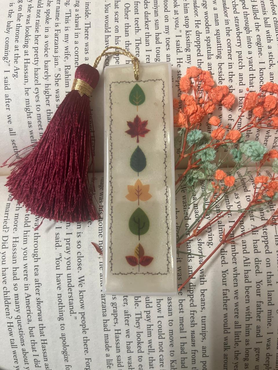Handmade Autumn Leaves Bookmark with Burgundy Silk Tassel, Pressed Leaf Design, Gold Chain, Nature-Inspired Book Accessory