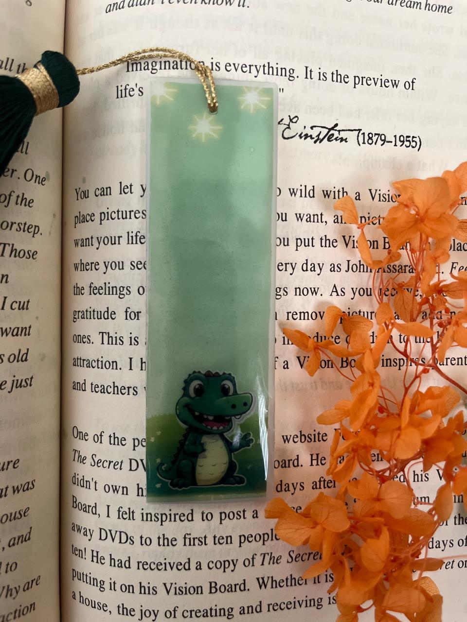 Handmade Resin Crocodile Bookmark, Green T-Rex Design with Gold Chain, Cute Cartoon Style for Book Lovers