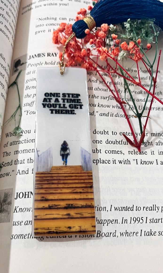 Inspirational Acrylic Bookmark with Wooden Base Design, Navy Blue Tassel, Motivational Quote Message, Decorative Book Marker for Reading